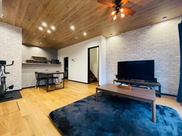 【居間・リビング】 | 熊谷市拾六間　中古戸建