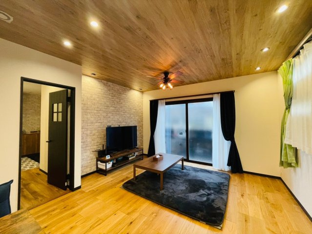 【居間・リビング】 | 熊谷市拾六間　中古戸建