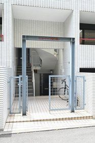 ニューハイツ切り通しのエントランス