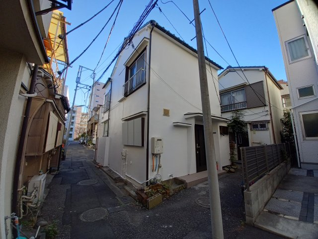 東京都北区志茂の前面道路含む現地写真