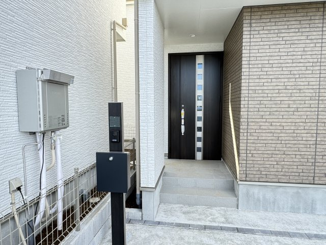 松戸市五香４丁目新築戸建【高木第二小学校：2分】のエントランス|エントランス・玄関ポーチ