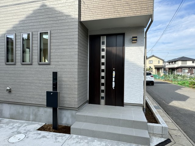 松戸市五香４丁目新築戸建【高木第二小学校：2分】のエントランス|エントランス・玄関ポーチ