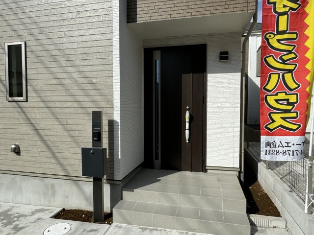 松戸市五香４丁目新築戸建【高木第二小学校：2分】のエントランス|エントランス・玄関ポーチ