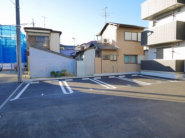 プラムルージュの駐車場