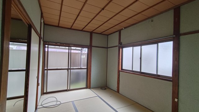 出丸町6-2貸家の寝室