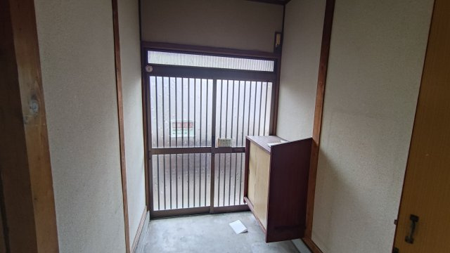 出丸町6-2貸家の玄関