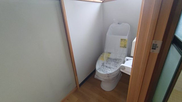 出丸町6-2貸家のトイレ