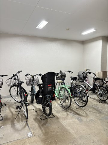 ※駐輪場（地下）