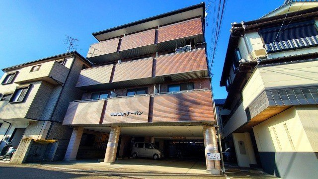 マンションアーバンの外観