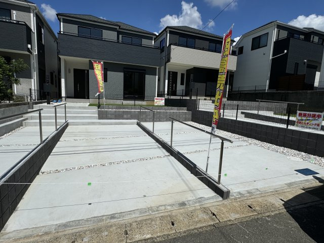 松戸市河原塚新築戸建【河原塚小学校：5分】の駐車場|1号棟駐車スペース・並列２台駐車可