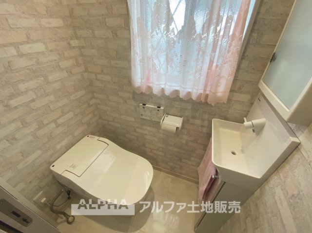 ~武蔵村山残堀~Existing Homeのトイレ|【Warm water flush toilet】
◆温水洗浄便座付きトイレ◆お掃除も楽々。快適に過ごすためには今や欠かせない設備の一つです。壁掛けリモコンで使いやすくいつでも清潔に保てます。