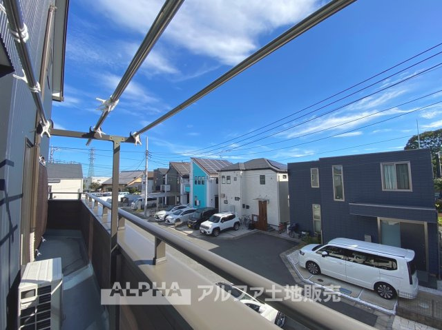 ~武蔵村山残堀~Existing Homeの展望|【outward appearance】
◆バルコニー◆家から望む空はブルースカイ。隔てるものは何もなく、そこにあるのは青い空と白い雲の景色がこの街の彩りを演出している。