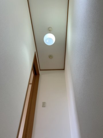 ハイツ大久保の玄関