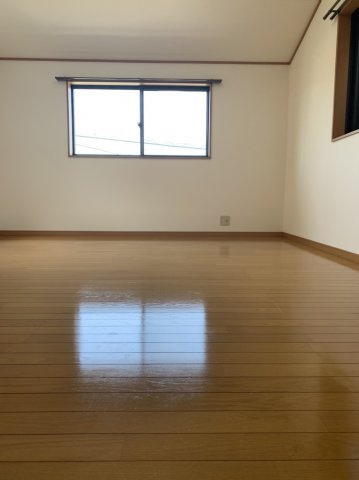 ハイツ大久保の居間・リビング