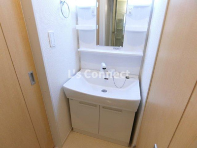 【洗面所】 | ブリーズコリーヌⅡ | 朝の支度もスムーズな独立洗面台。