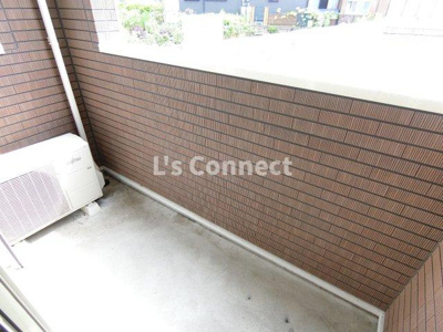 【バルコニー】 | ブリーズコリーヌⅡ | 晴れた日には洗濯物もたくさん干せます。