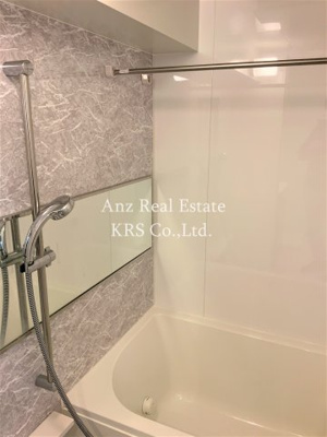 【浴室】 | フェールヴィル阿波座 | 雨の日でも安心の浴室乾燥機付き♪横長の鏡もあります！