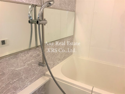 【浴室】 | フェールヴィル阿波座 | 雨の日でも安心の浴室乾燥機付き♪横長の鏡もあります！