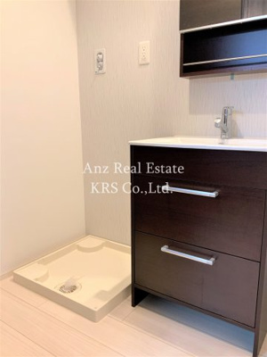 【洗面所】 | フェールヴィル阿波座 | 縦型の洗面化粧台！横には洗濯パン！