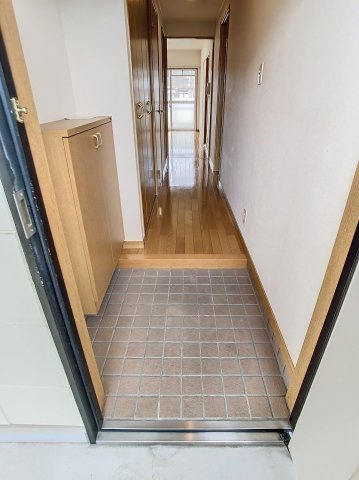 コーポライムグリーンの玄関