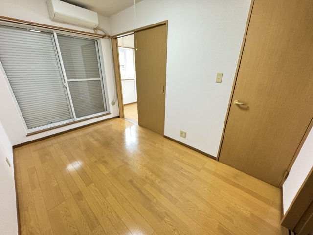 TMフラッツ の洋室