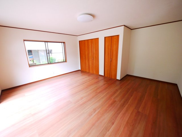 茂原市六ツ野　中古戸建の洋室|内外装リフォーム済み令和6年8月敷地約121坪 上下水 駐車3台可能 スーパーナリタヤ徒歩約5分