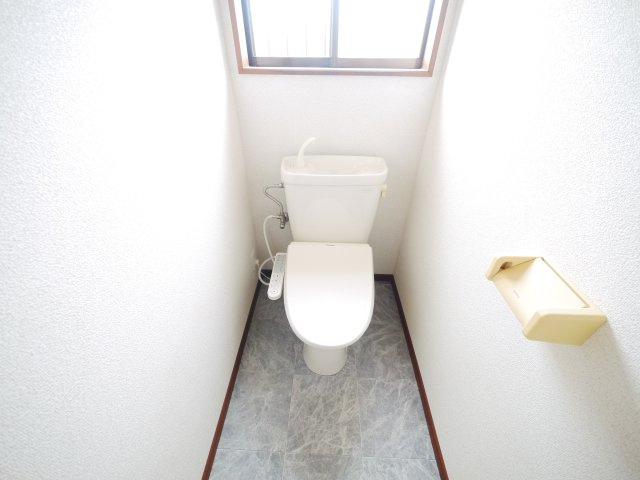 茂原市六ツ野　中古戸建のトイレ|内外装リフォーム済み令和6年8月敷地約121坪 上下水 駐車3台可能 スーパーナリタヤ徒歩約5分