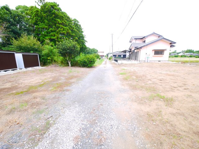 茂原市六ツ野　中古戸建の前面道路含む現地写真|内外装リフォーム済み令和6年8月敷地約121坪 上下水 駐車3台可能 スーパーナリタヤ徒歩約5分