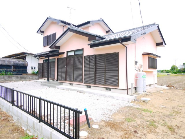 茂原市六ツ野　中古戸建の駐車場|内外装リフォーム済み令和6年8月敷地約121坪 上下水 駐車3台可能 スーパーナリタヤ徒歩約5分