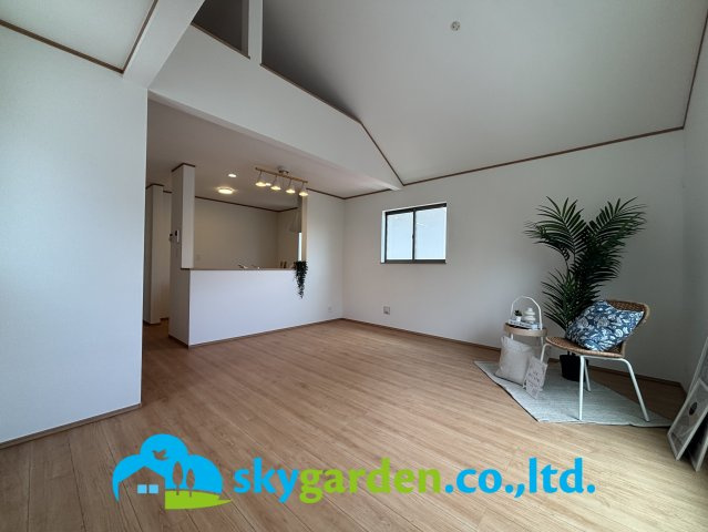 平塚市高浜台　未入居戸建　全4棟2号棟の居間・リビング