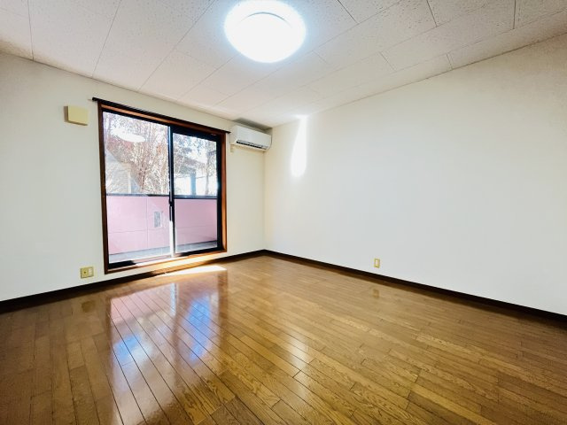 ミホ・コーポの洋室