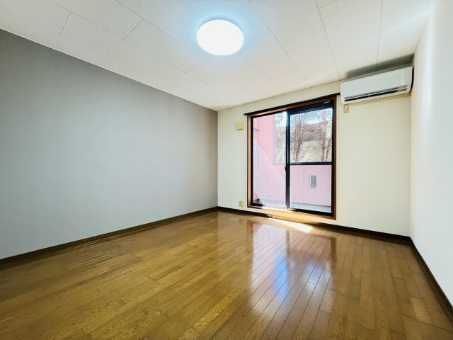 ミホ・コーポの洋室