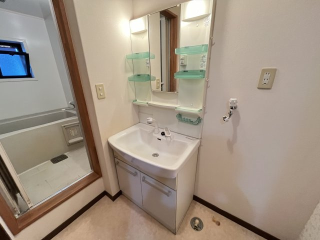 ミホ・コーポの独立洗面台|※反転タイプの写真です。