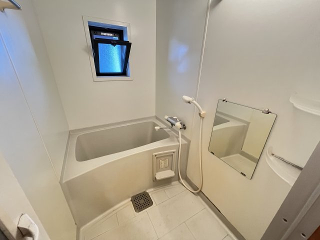 ミホ・コーポの浴室|※反転タイプの写真です。