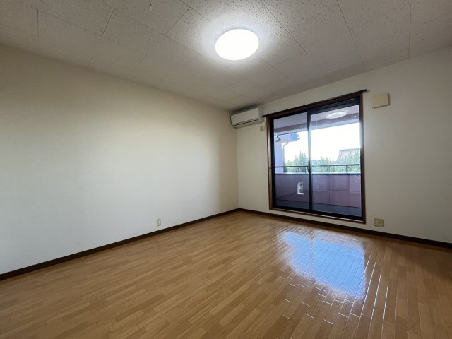 ミホ・コーポの洋室|※反転タイプの写真です。