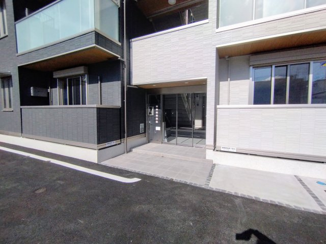 D-ROOM和歌山四番丁のエントランス