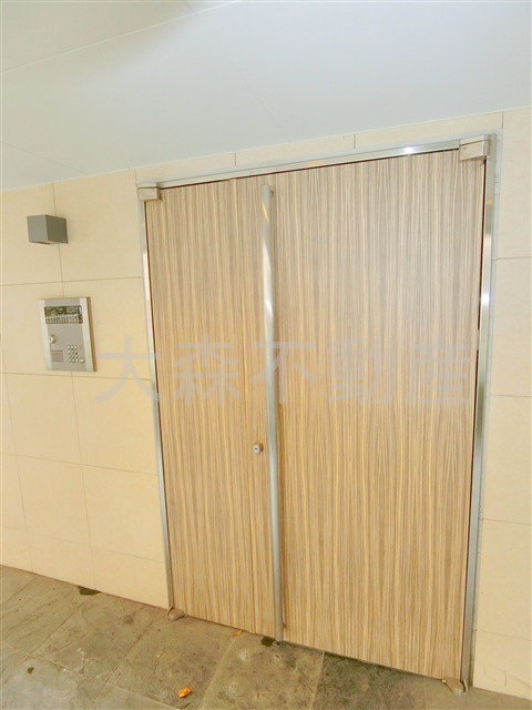 ニューバリュー南大井のエントランス