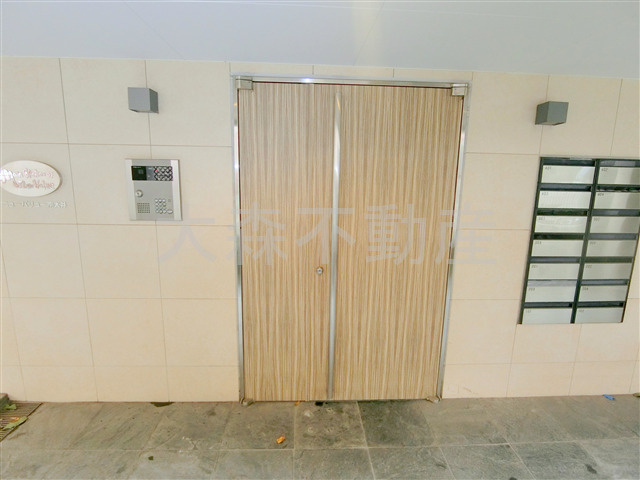 ニューバリュー南大井のエントランス