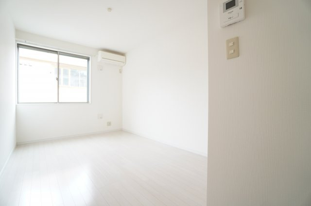 【居間・リビング】 | サンライズ西千葉 | ※同物件・同タイプの写真です。