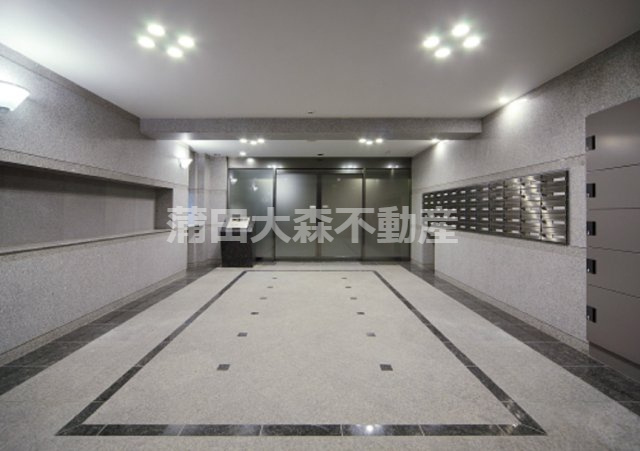 ルーブル東蒲田弐番館のエントランス|防犯カメラTVモニター付オートロック宅配BOXメールBOX管理人室　エントランス