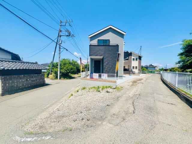 高崎市寺尾町の前面道路含む現地写真|閑静な住宅地で車通りも少なく駐車時も安心です♪