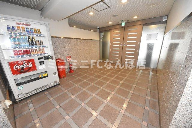 エスリード本町のエントランス