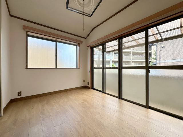 IZ戸建ての洋室