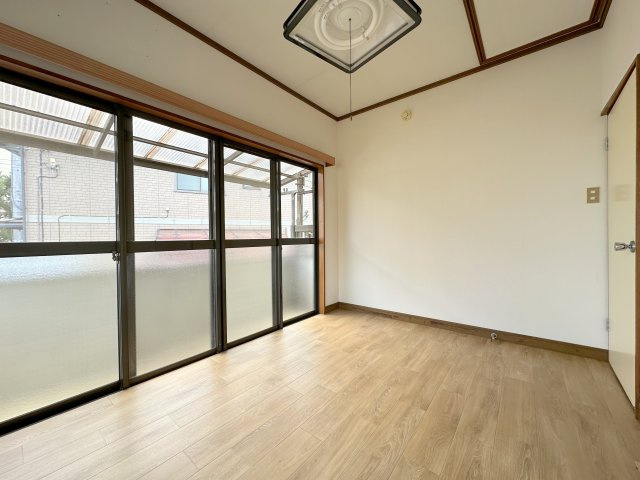 IZ戸建ての洋室