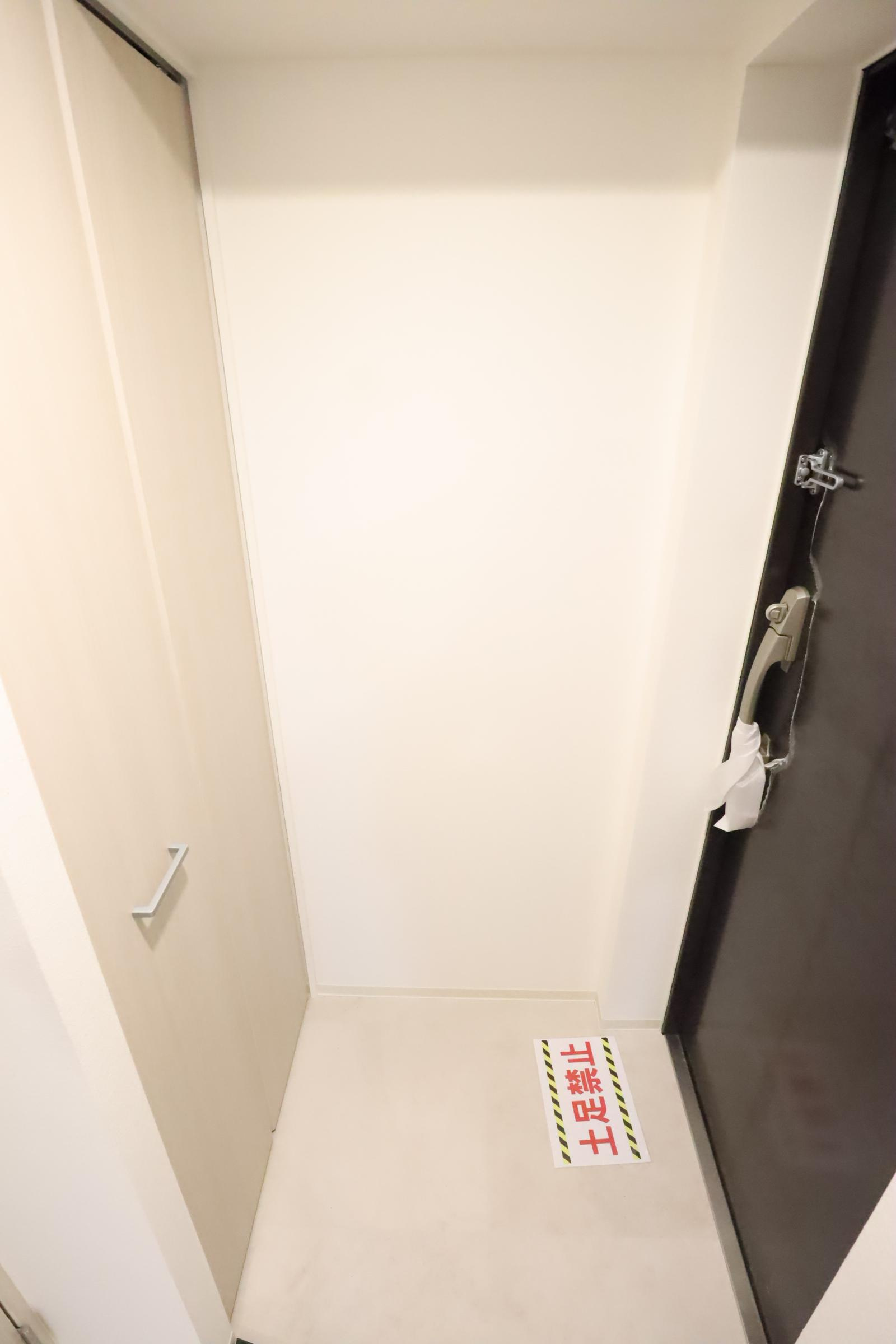 大阪市城東区古市３丁目の賃貸マンションの玄関