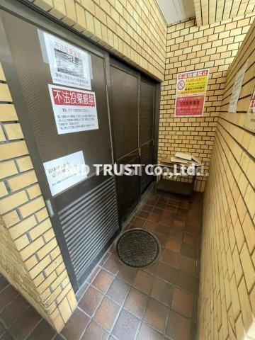 サンライズマンションのバルコニー|暖かな日差しのふりそそぐバルコニー