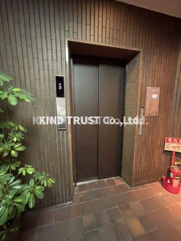 サンライズマンションのエントランス|清潔なエントランスです