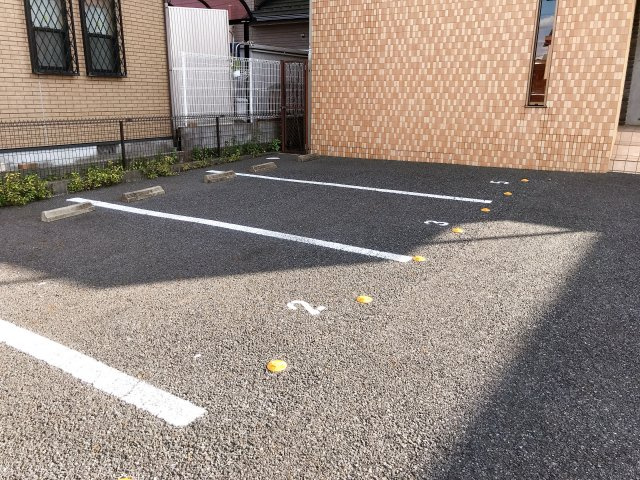 クラスト味美白山の駐車場