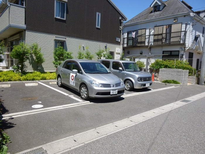 プレミールの駐車場