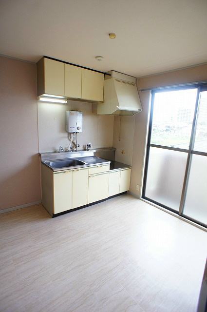 シャルムK&Nの居間・リビング|別部屋参考写真